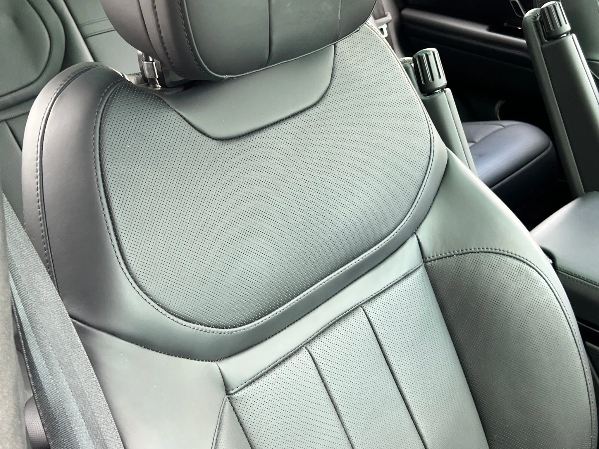 Used 2025 Gray Land Rover Autobiography image 37