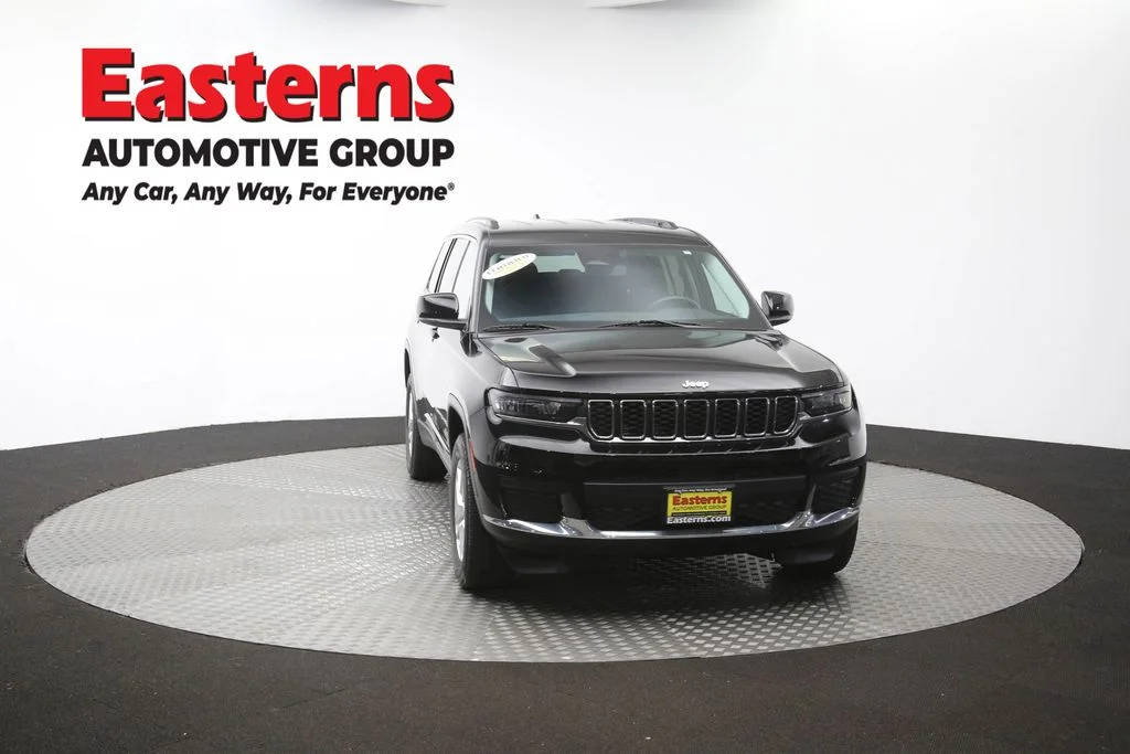 Used 2022 Black Jeep Laredo image 52