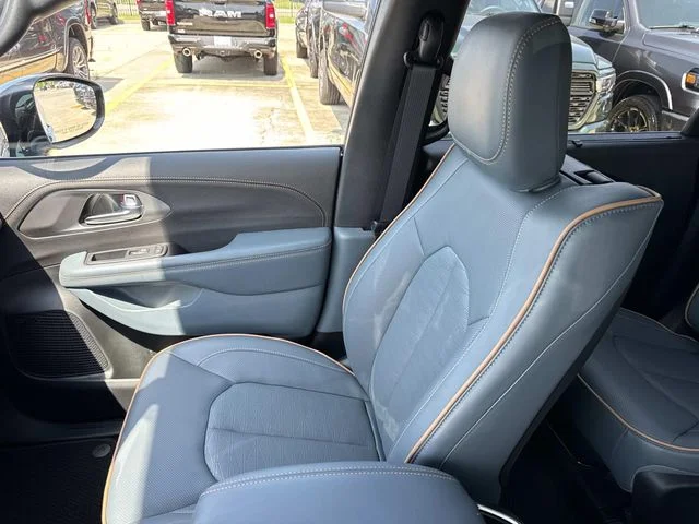 New 2027 White Chrysler Pinnacle image 17
