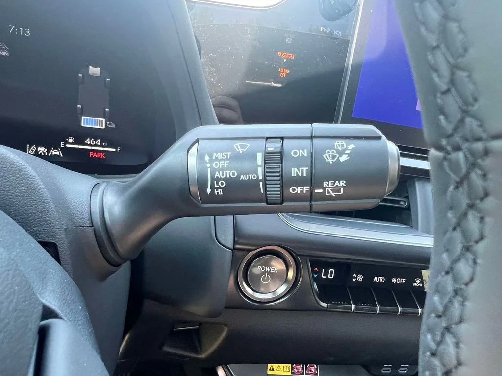 2026 Lexus UX Hybrid 300h Premium - Photo 24