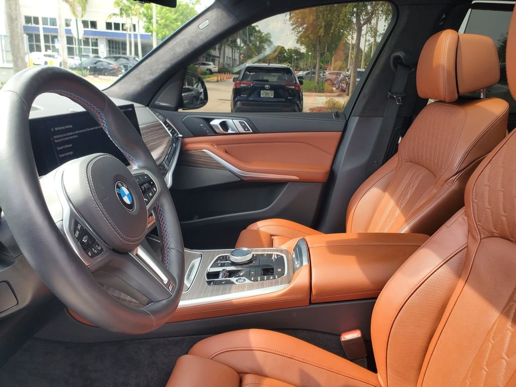 Used 2025 Green BMW M60i image 16