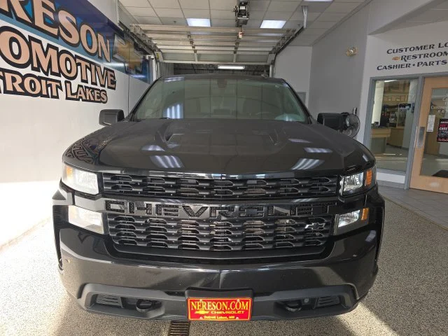 Used 2021 Chevrolet Silverado 1500 Custom with VIN 1GCUYBEFXMZ116021 for sale in Detroit Lakes, Minnesota