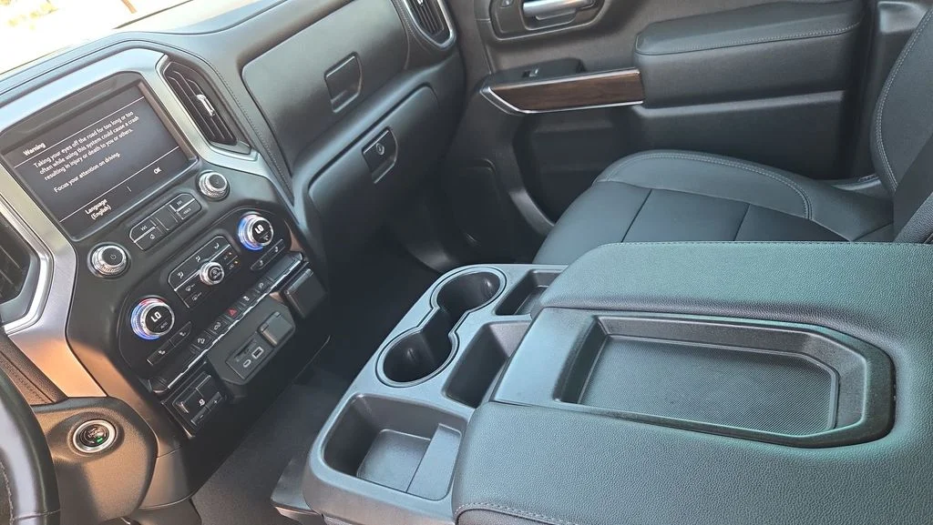 Used 2023 White GMC SLT image 16
