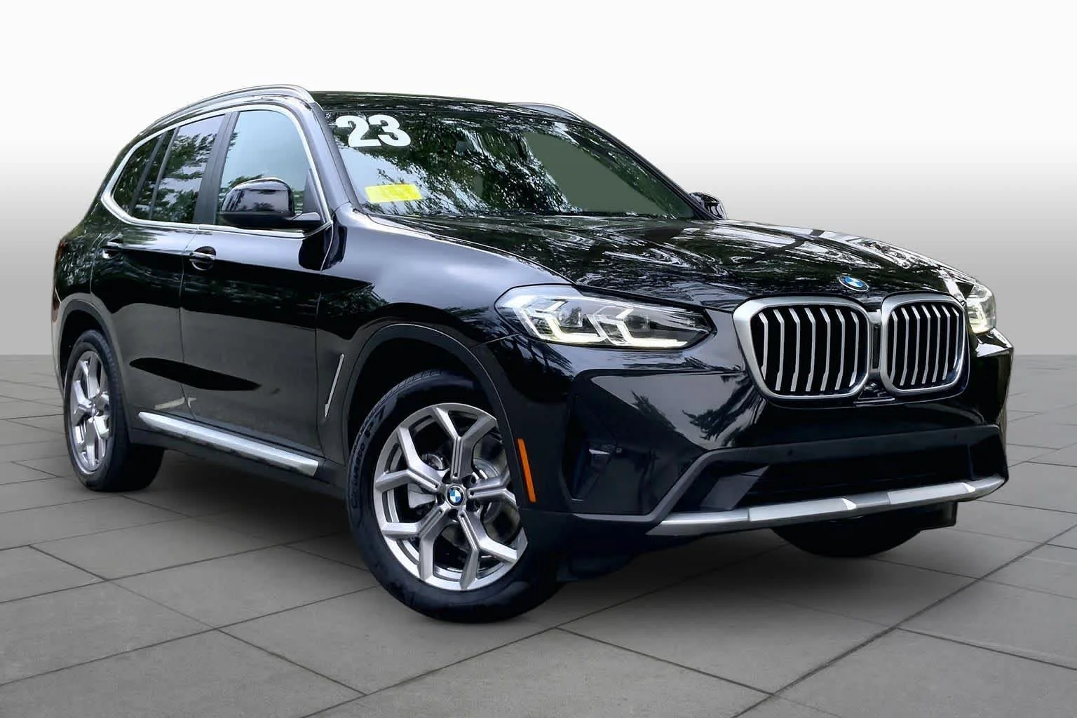 Used 2023 Black Sapphire Metallic BMW xDrive30i image 2
