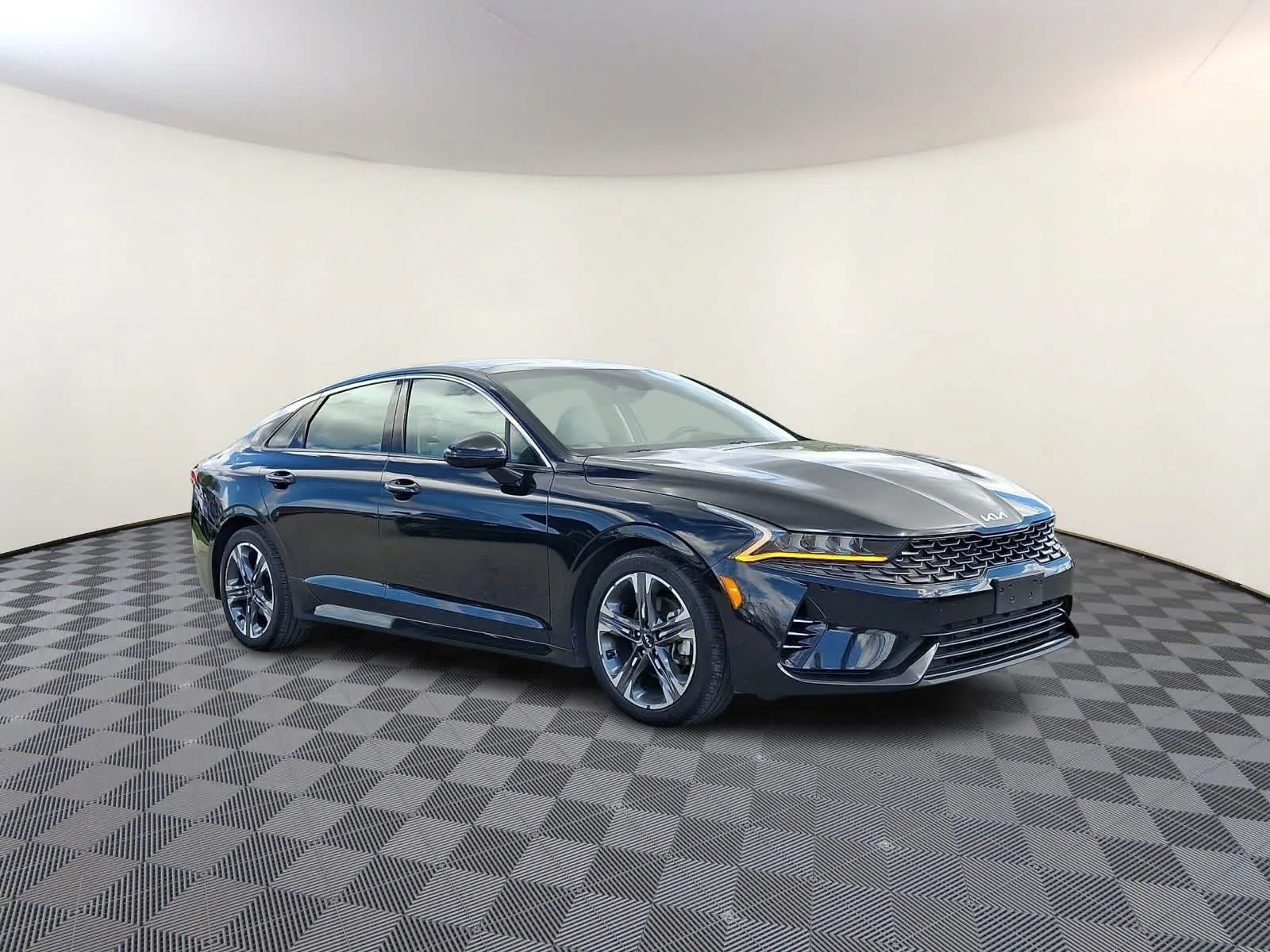 Used 2022 Ebony Black Kia EX image 4