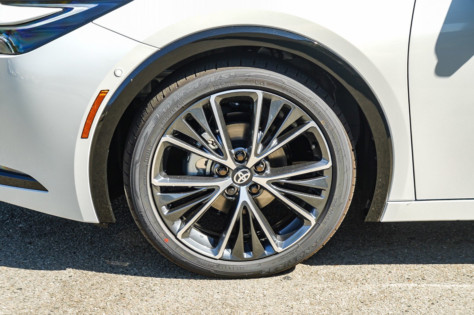 New 2027 Wind Chill Pearl <sup>1</sup> Toyota  Limited image 10