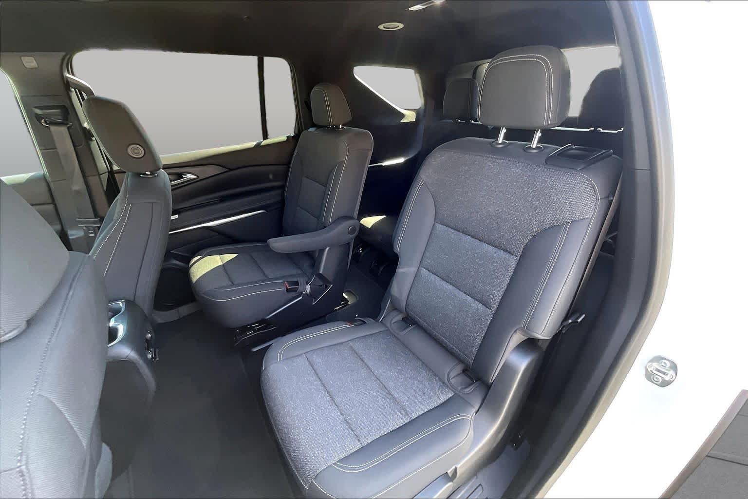 Used 2024 Summit White Chevrolet FWD LT image 25