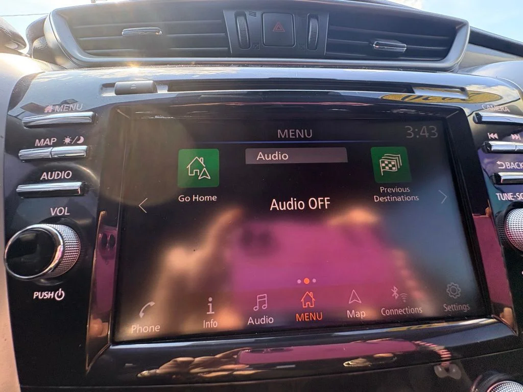 Used 2020 Red Nissan SL image 27