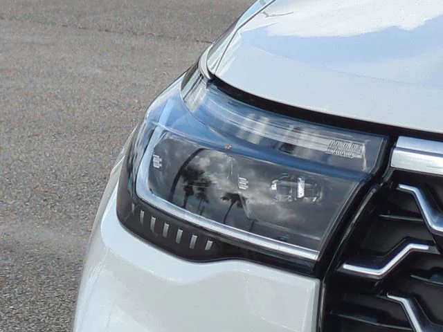 New 2026 Star White Metallic Tri-Coat Ford Platinum™ image 10