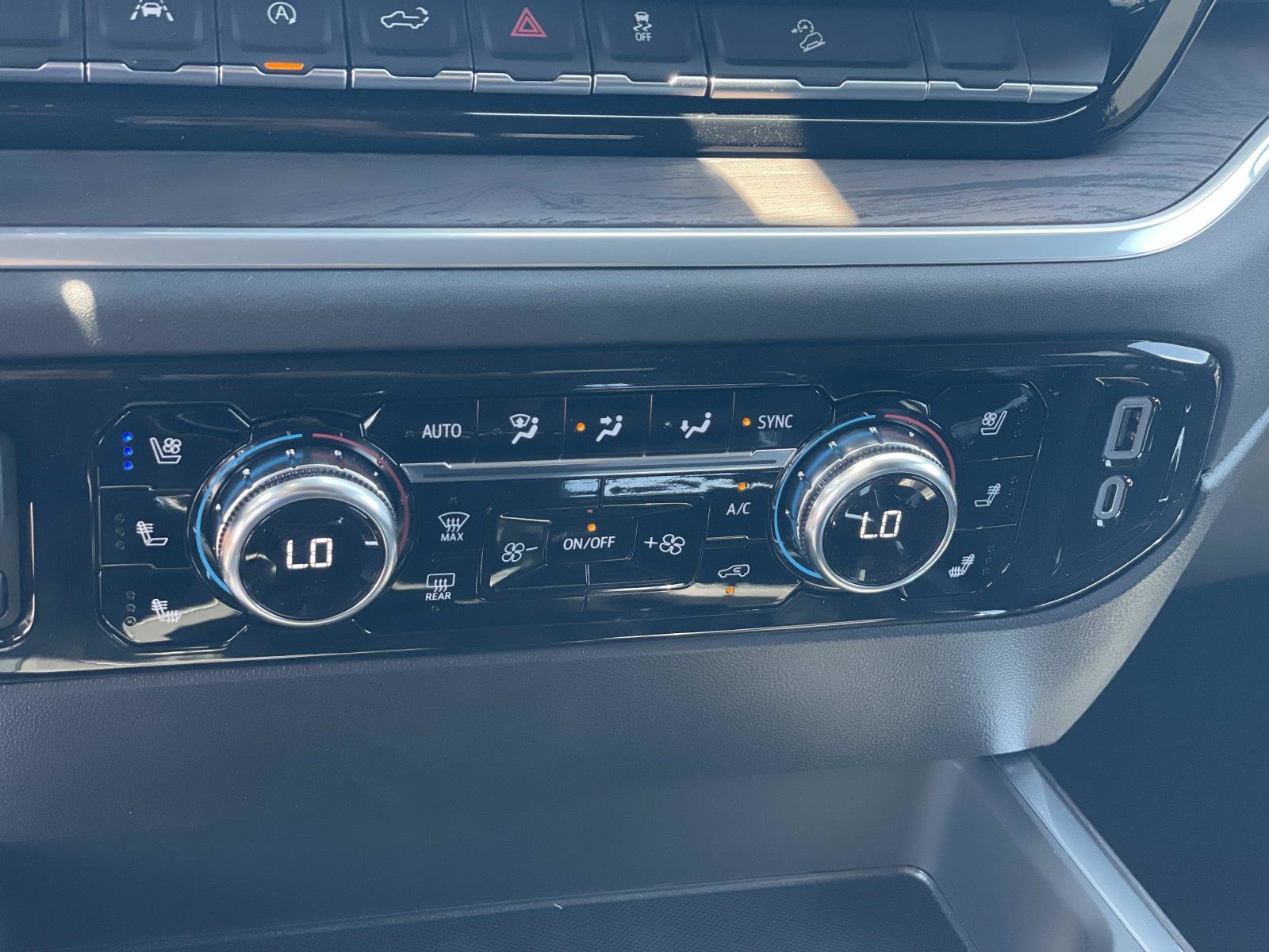 2026 GMC Sierra 1500 SLT - Photo 14