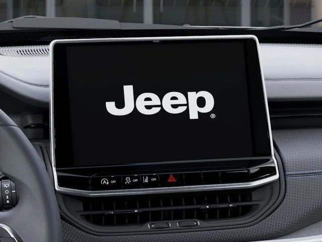 New 2026 Bright White Clear-Coat Exterior Paint Jeep Latitude image 21