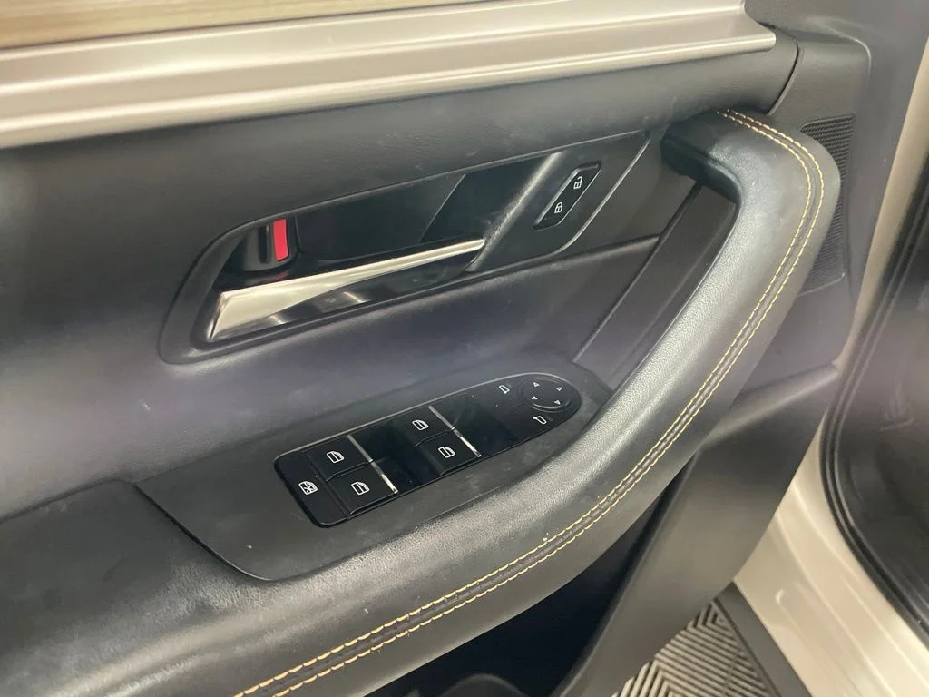 Used 2024 Silver Mazda Preferred image 9