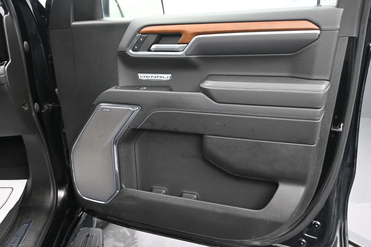 Used 2023 Onyx Black GMC Denali image 10