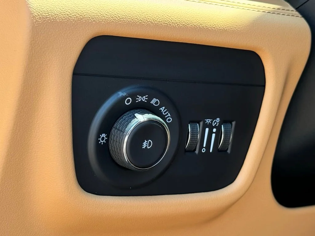 Used 2025 White Jeep Summit image 24