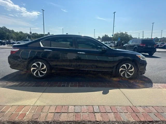 Used 2017 Black Honda EX-L image 5