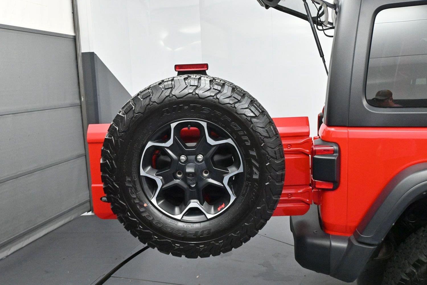 Used 2023 Firecracker Red Clearcoat Jeep Rubicon image 33
