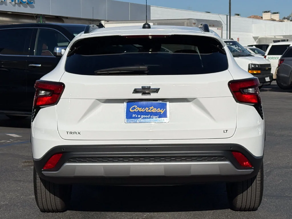 Used 2026 Summit White Chevrolet LT image 8