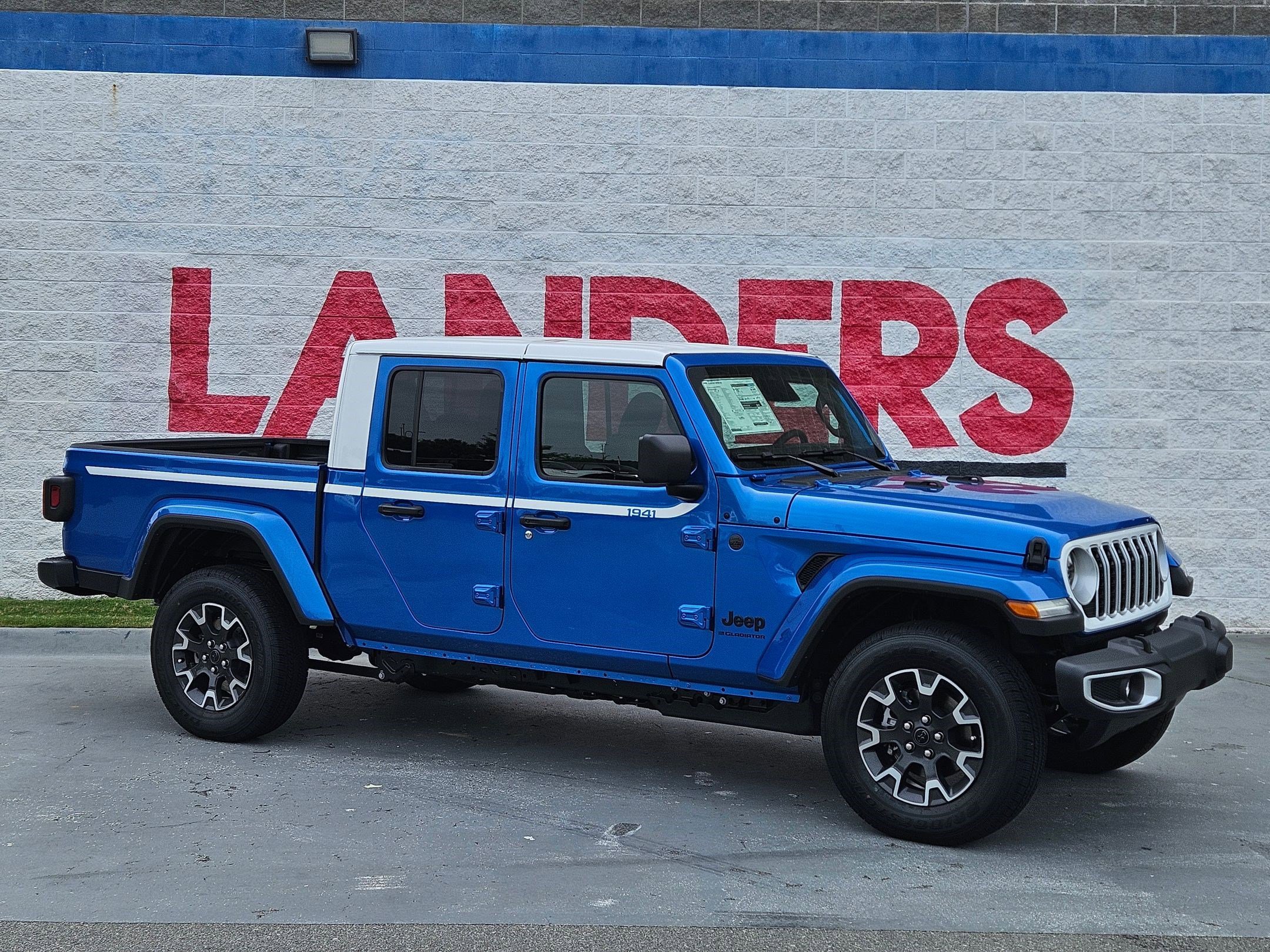 2026 Jeep Gladiator Sahara Auto's photo