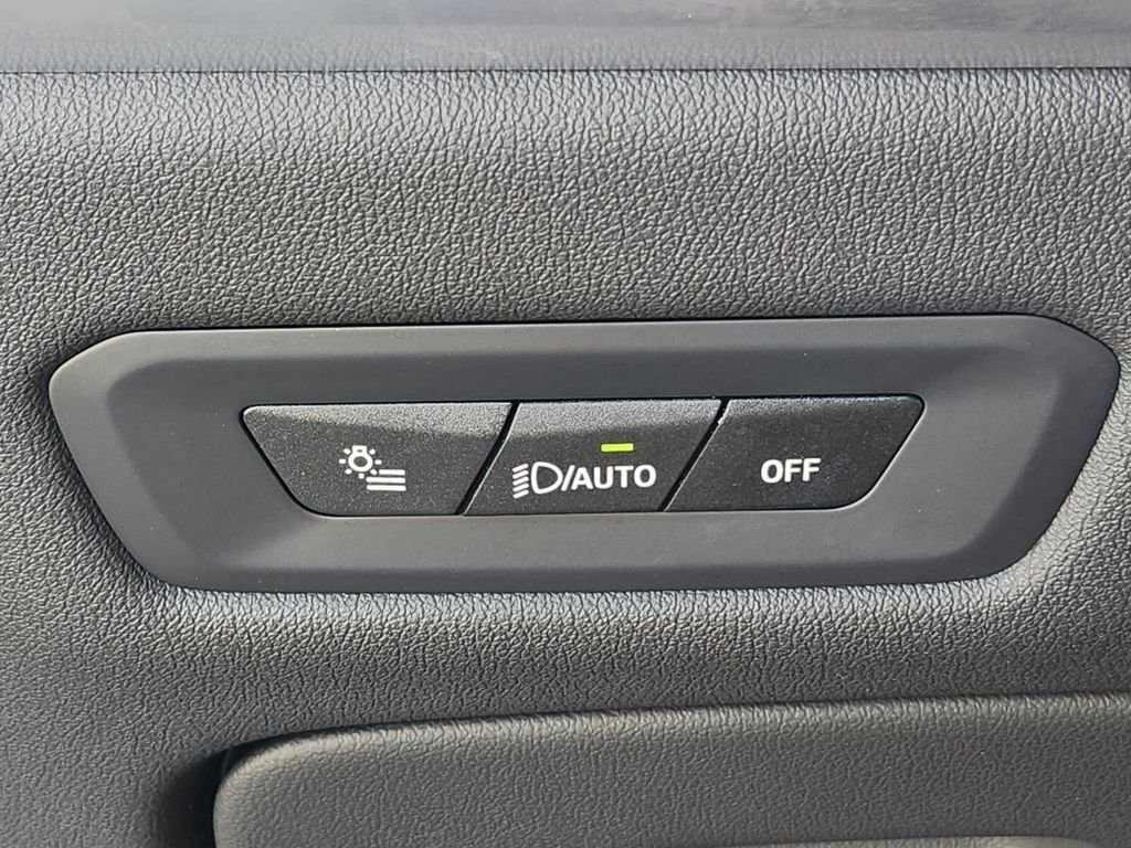 Used 2024 Gray BMW xDrive40i image 25
