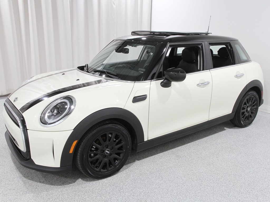 2023 Mini Cooper 4 Door Hardtop photo 2