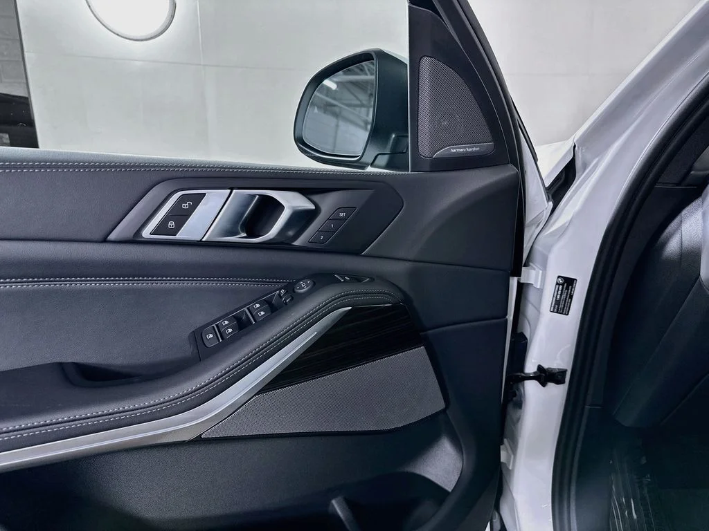 New 2026 Alpine White BMW xDrive40i image 23