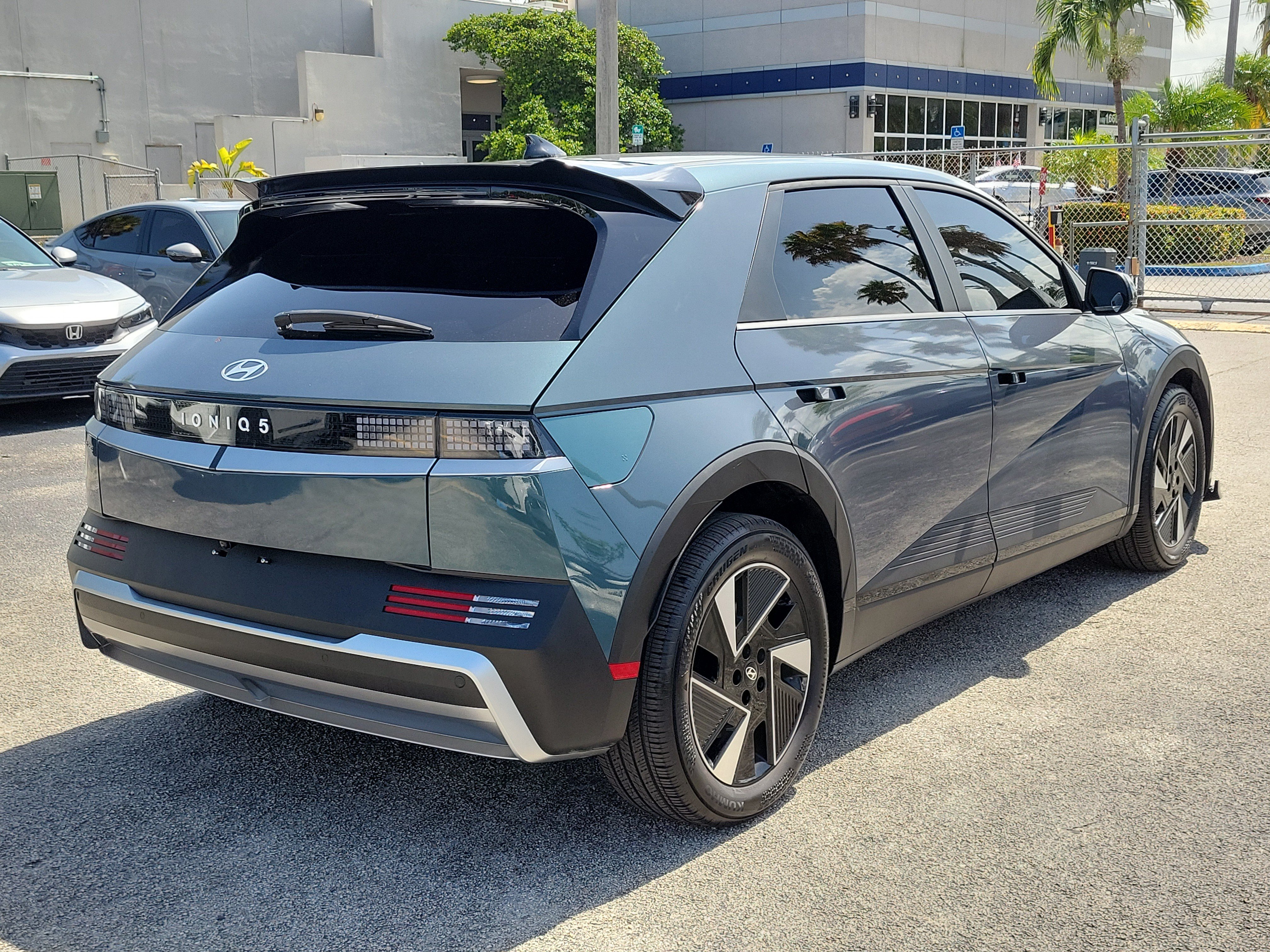 Used 2025 Teal Hyundai SE image 4