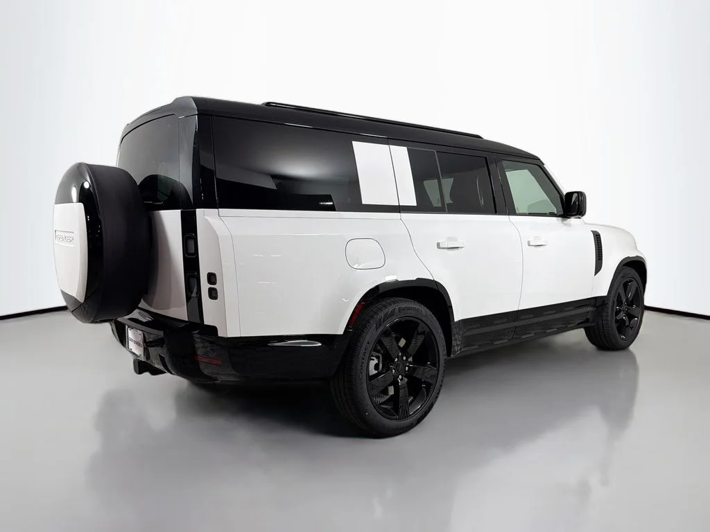 New 2026 Fuji White Land Rover X-Dynamic SE image 5