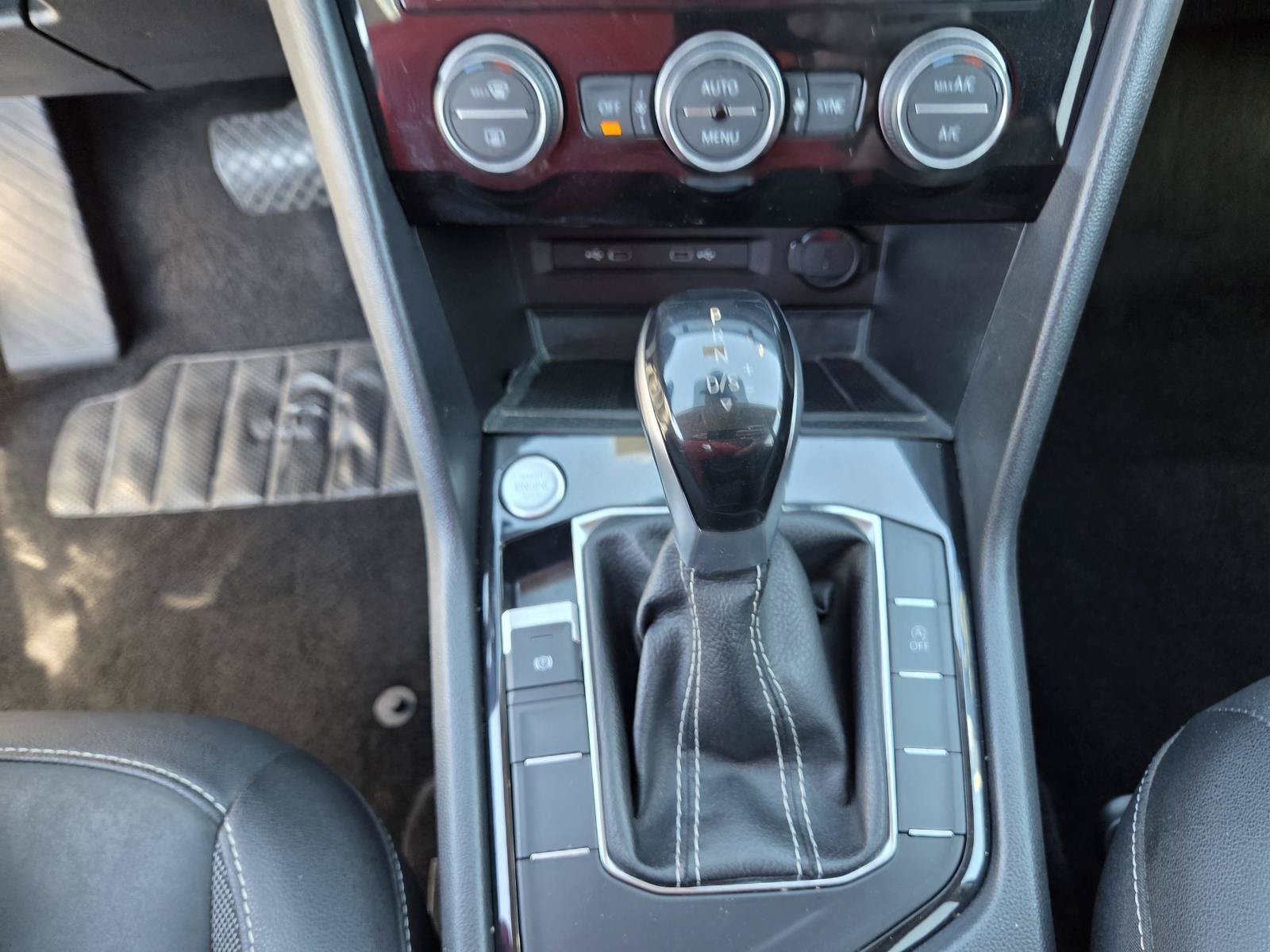 Used 2024  Volkswagen SE image 26