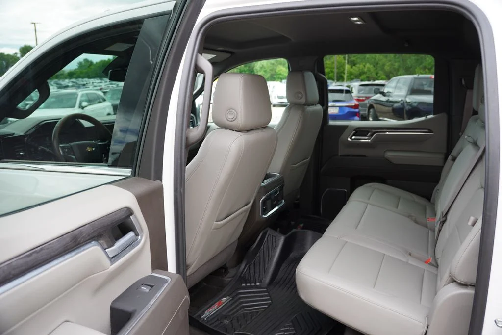 Used 2023 Iridescent Pearl Tricoat Chevrolet LTZ image 17