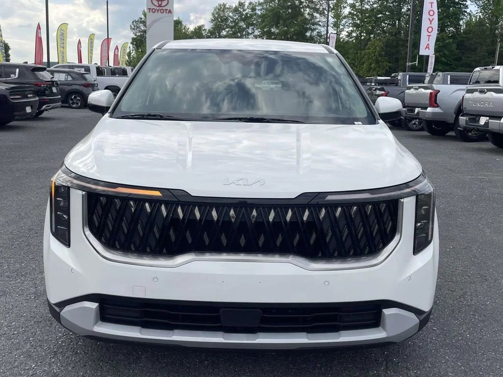 Used 2025 Snow White Pearl Kia LXS image 6