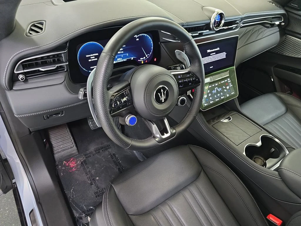 Used 2025 Bianco Maserati Modena image 19