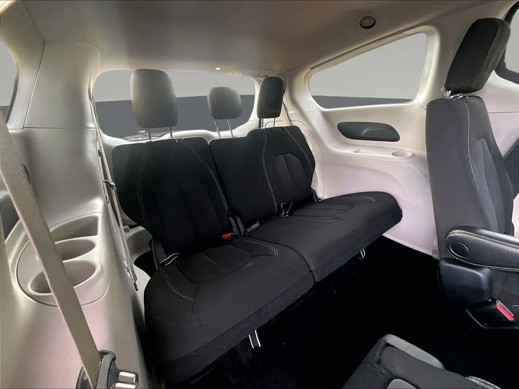 Used 2023 White Chrysler LX image 29