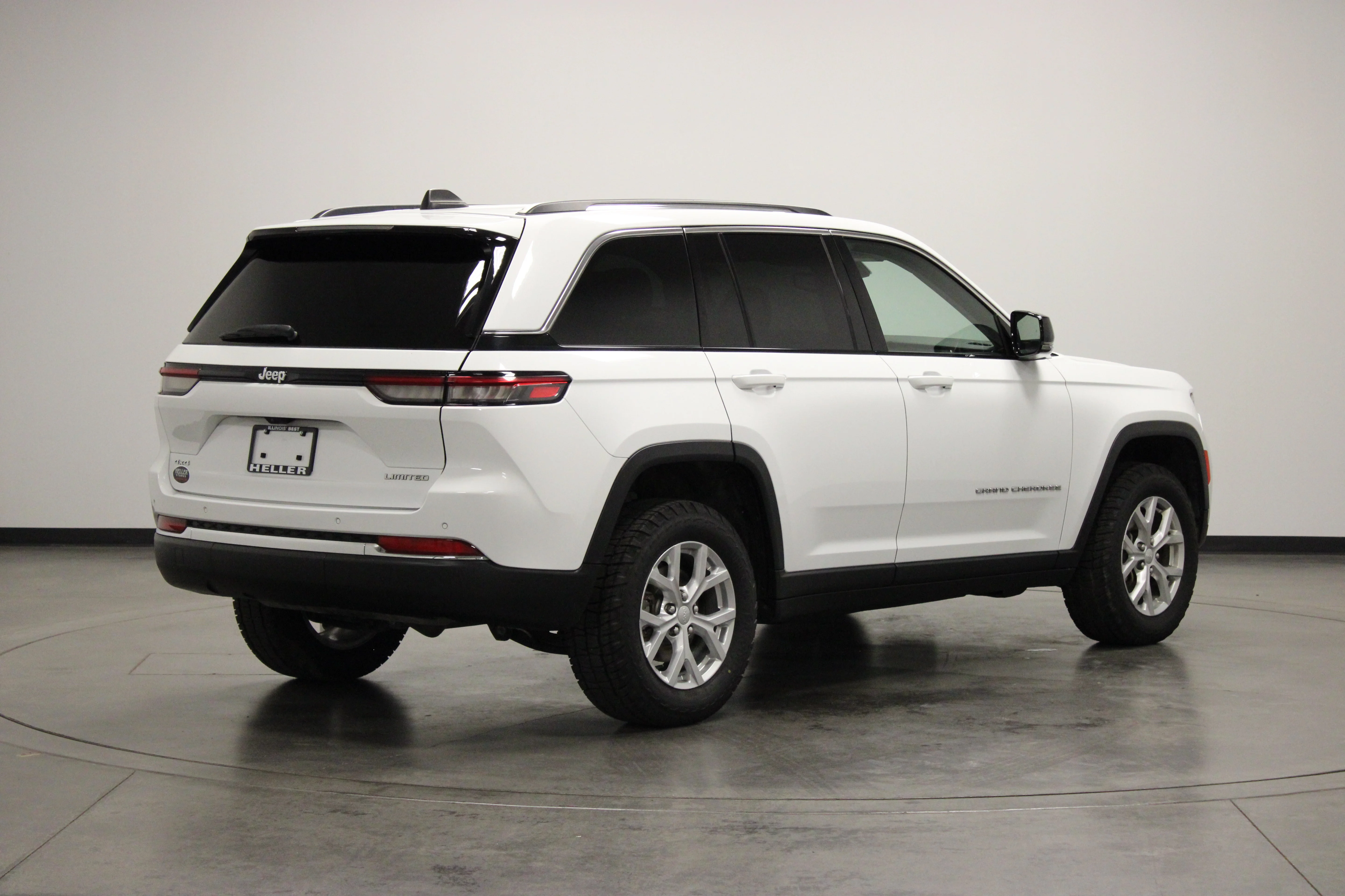 Used 2023 Bright White Clearcoat Jeep Limited image 8