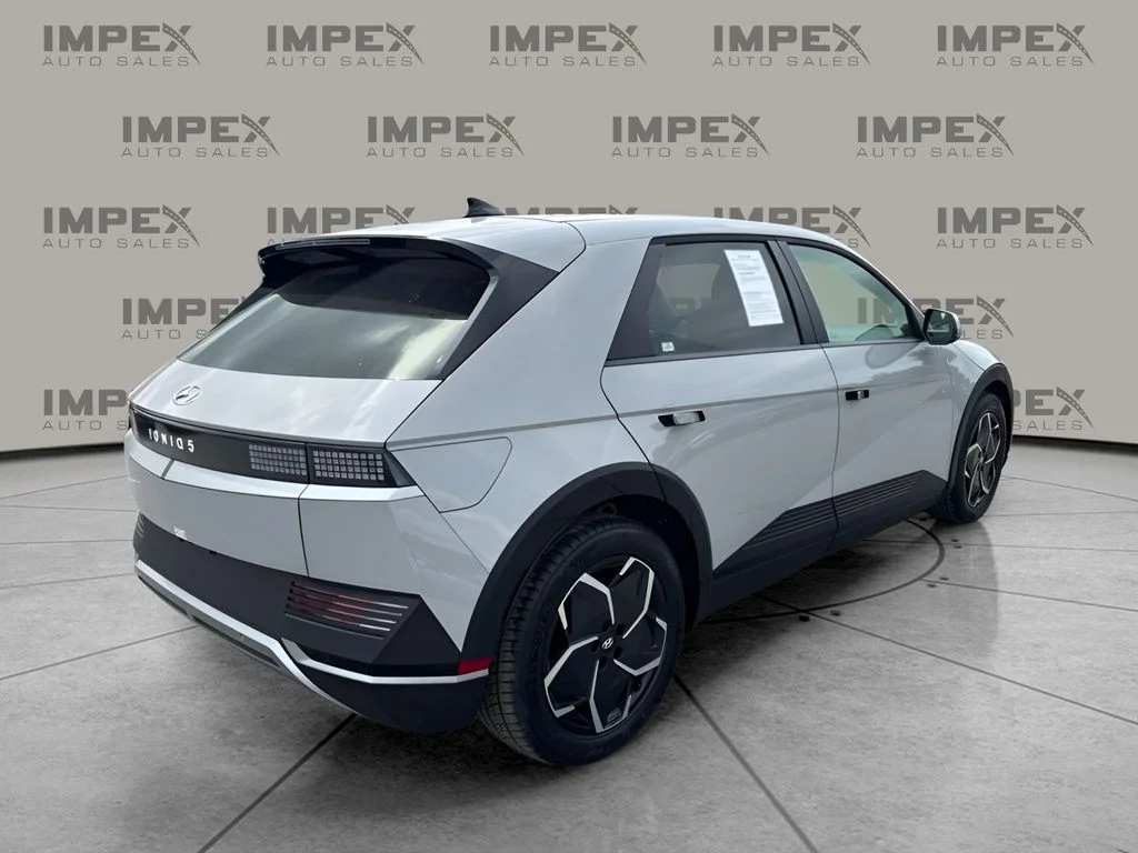 Used 2024 Gray Hyundai SEL image 5