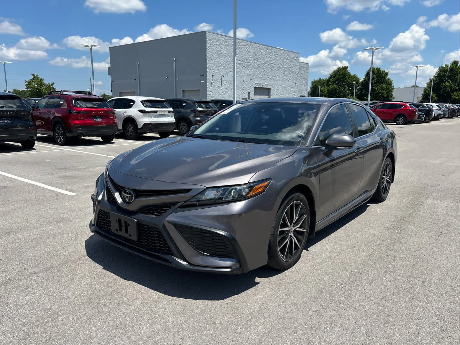 Used 2023 Toyota Camry SE with VIN 4T1G11AK5PU746170 for sale in Kansas City