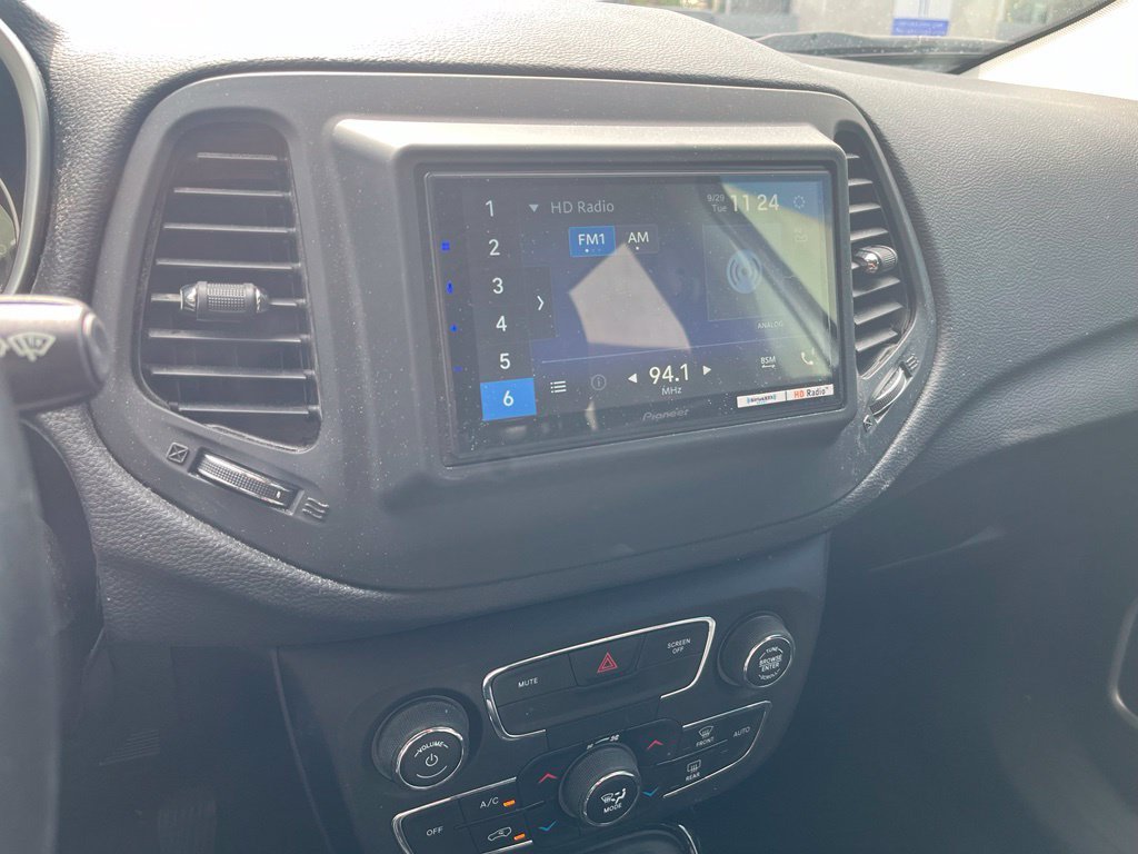 Used 2020 Silver Jeep Altitude image 12