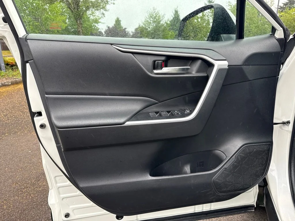 Used 2022 Blizzard Pearl Toyota SE image 19