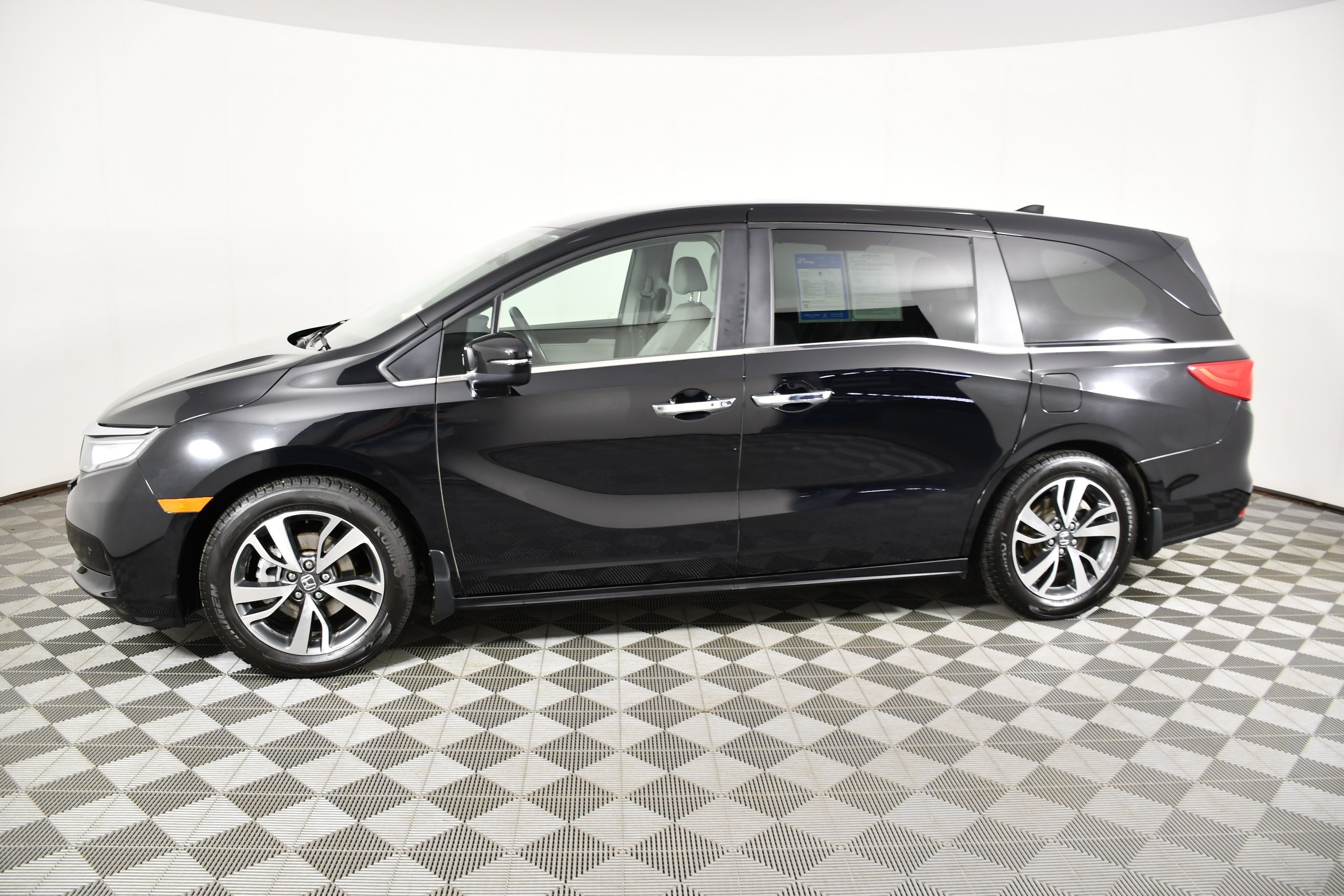 Used 2022 Black Honda Touring image 9