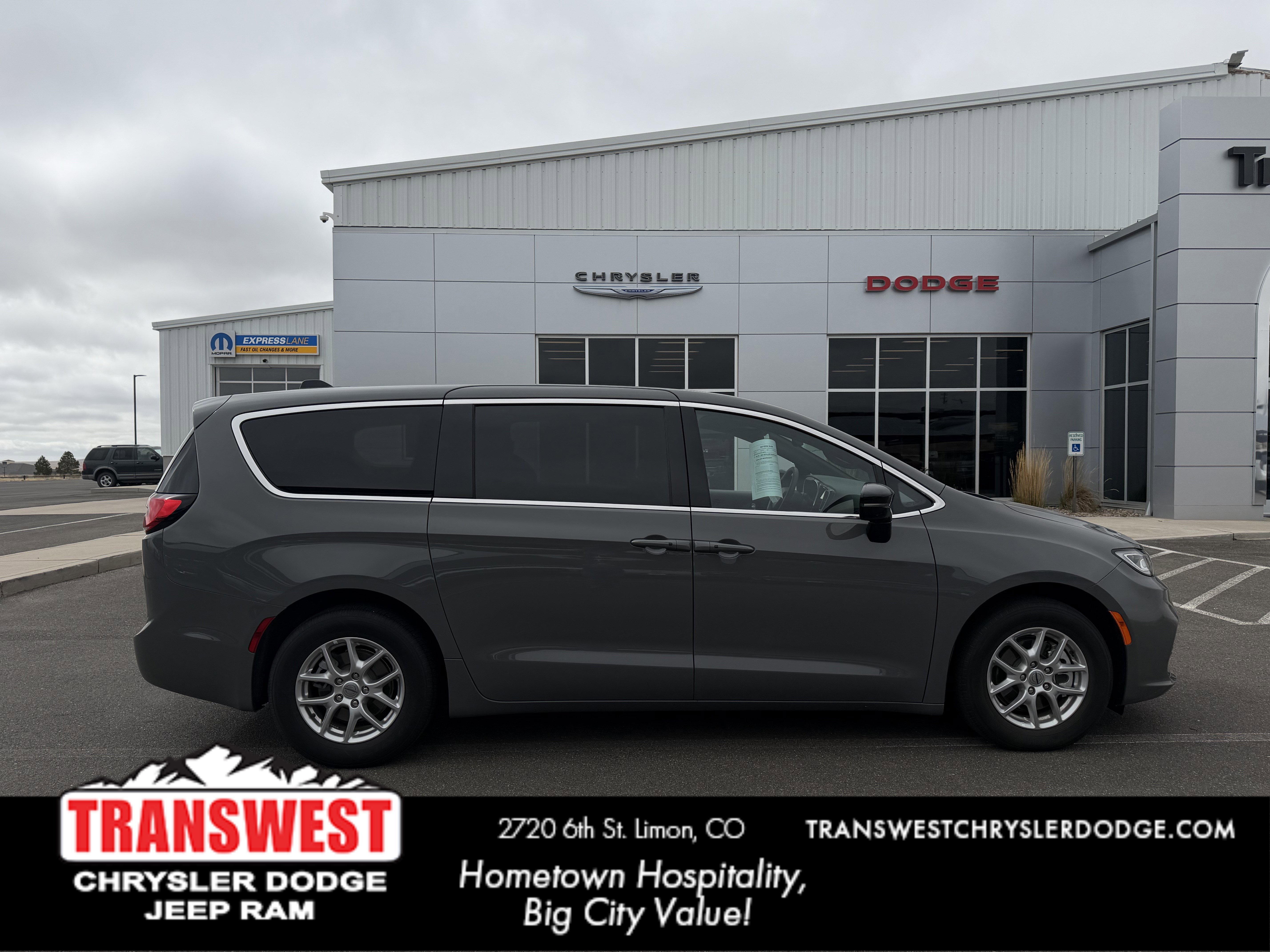 2025 Chrysler Pacifica Select