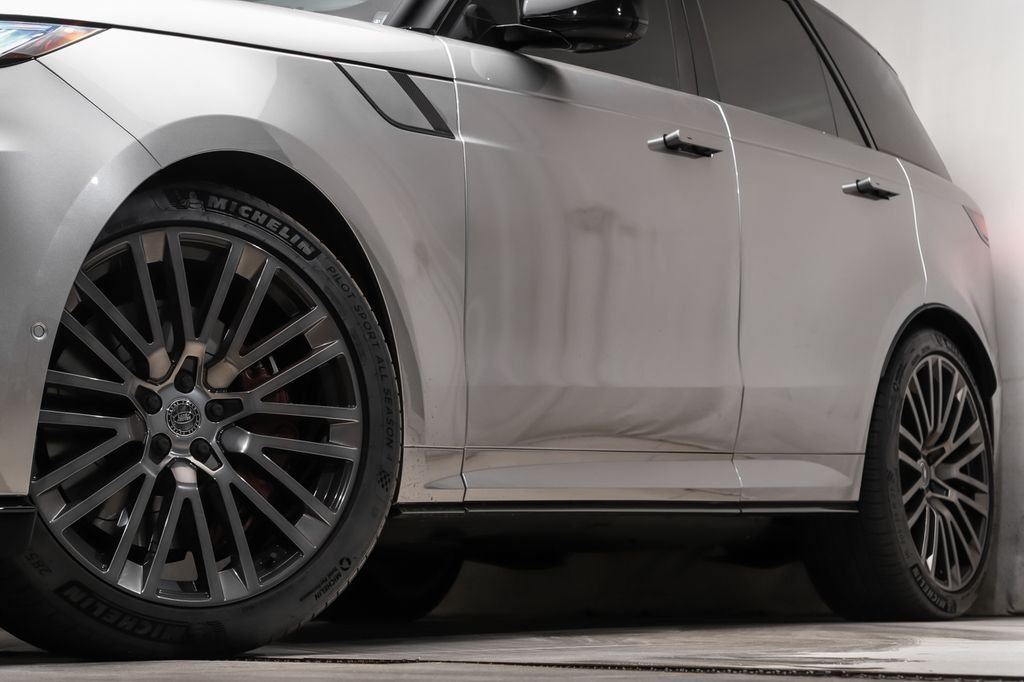 Used 2024  Land Rover SV Edition One Flux Silver image 18