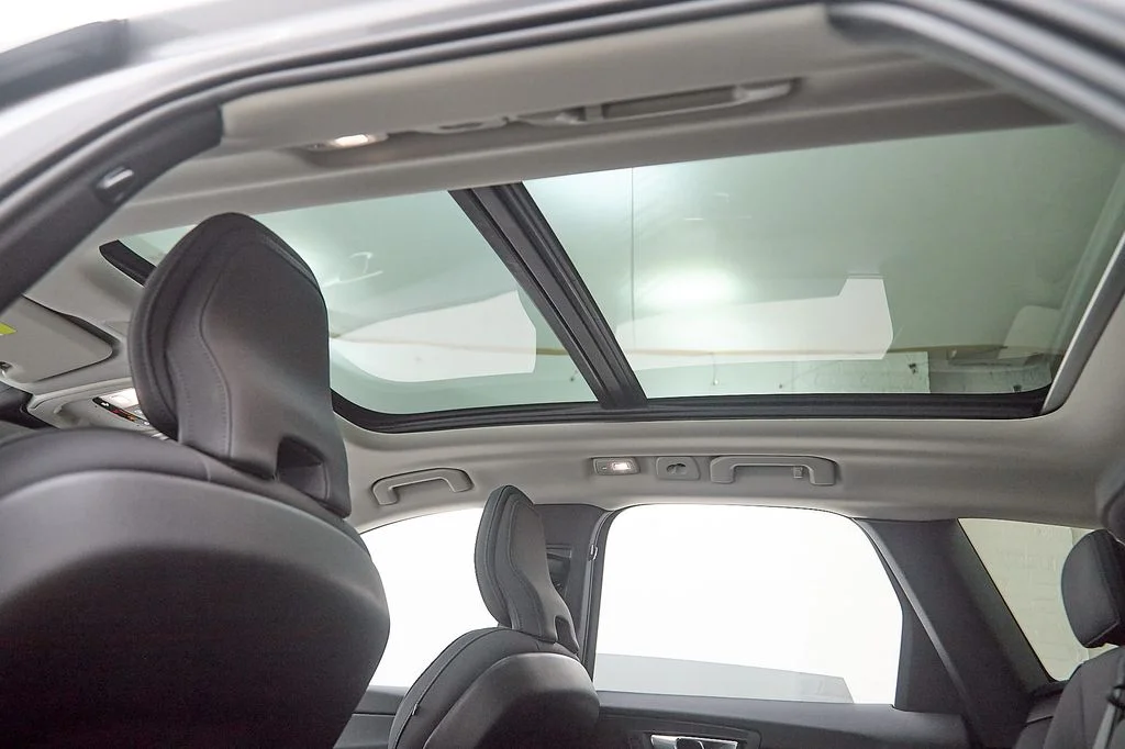 New 2026 Aurora Silver Volvo Plus image 22
