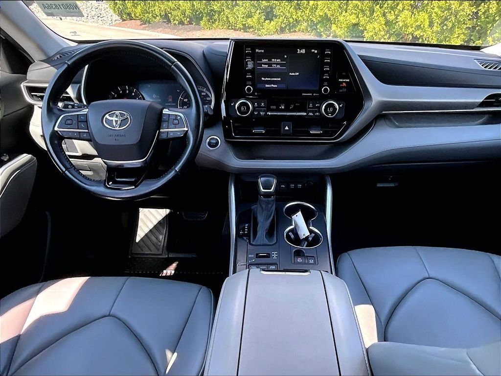 Used 2021 White Toyota XLE image 22