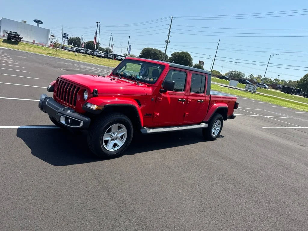 Used 2023 Red Jeep Sport S image 6