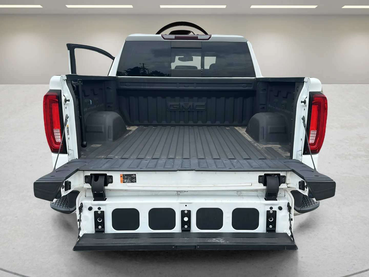 Used 2019 White GMC SLT image 20