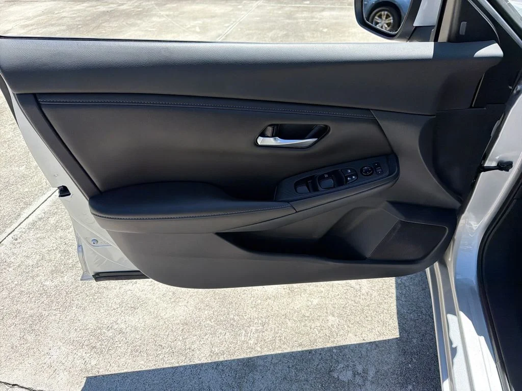 Used 2022 Silver Nissan SV image 19