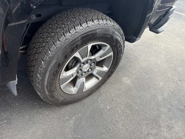 Used 2016 Black Chevrolet Z71 image 19
