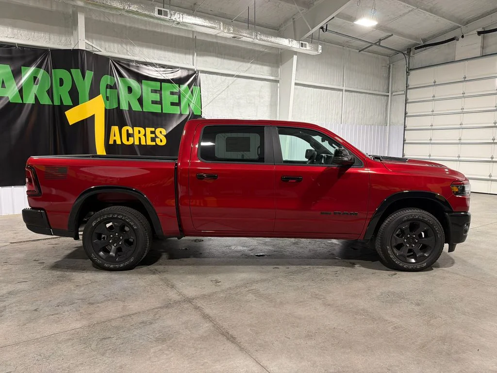 New 2026 Molten Red Pearl-Coat Exterior Paint RAM Big Horn image 4