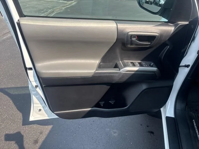 Used 2019 White Toyota SR5 V6 image 12