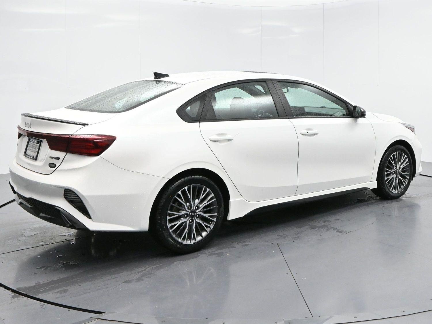 Used 2022 Snow White Pearl Kia GT-Line image 7