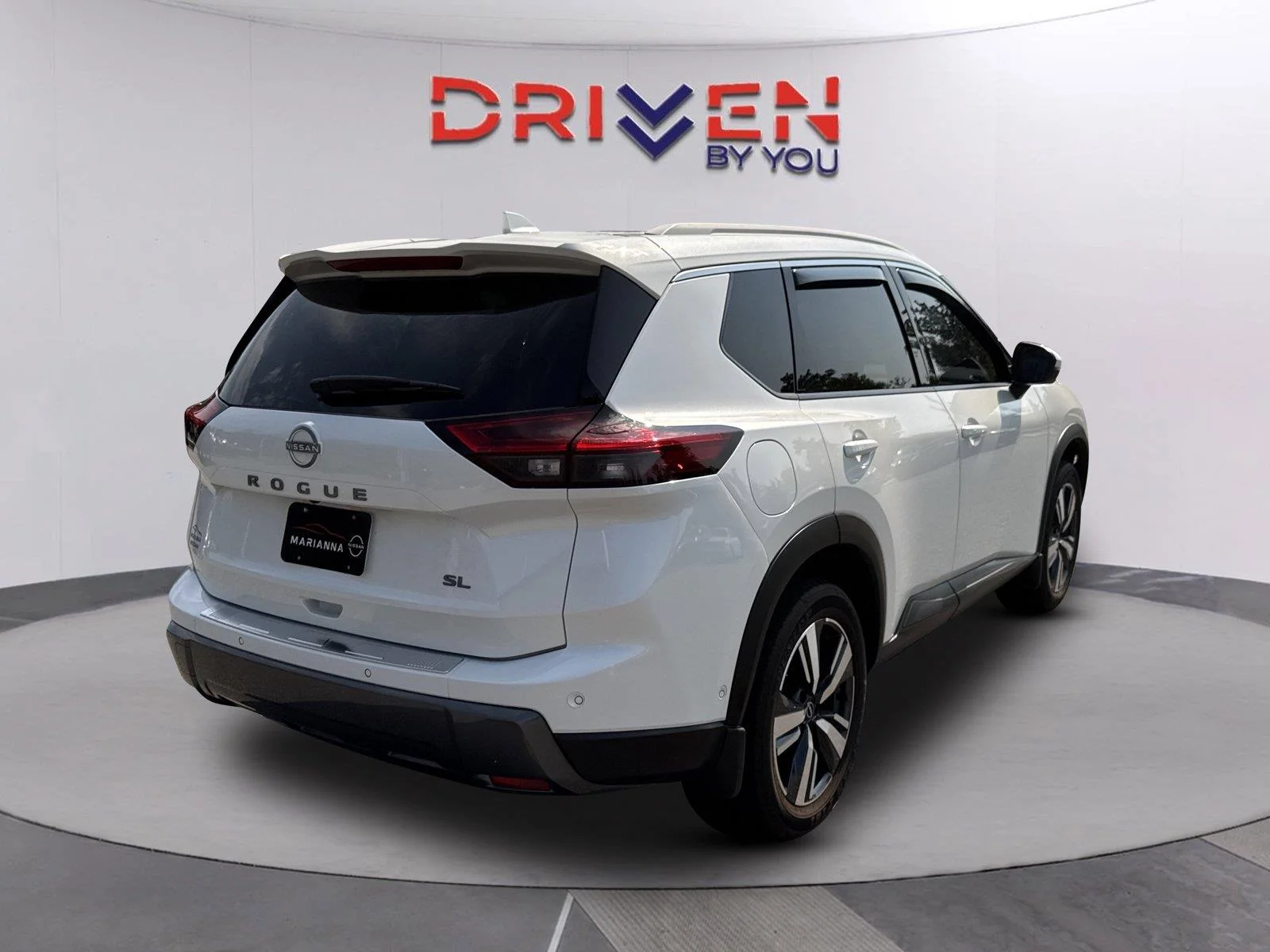Used 2025 Everest White Pearl Nissan SL image 3